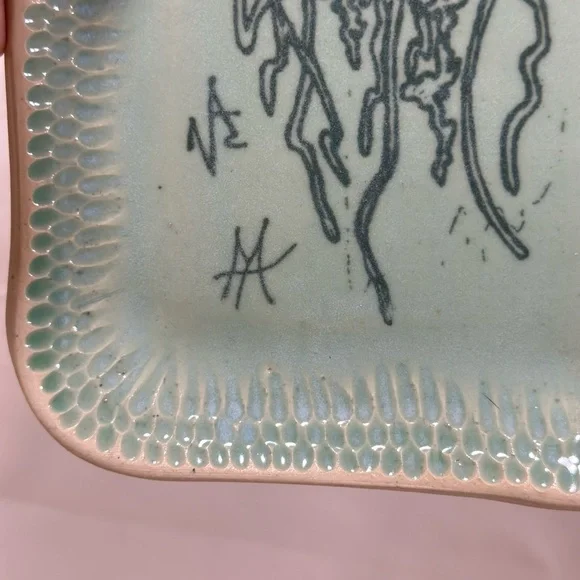 Studio pottery trinket tray. Green glaze with hand painted Jellyfish design. - Picture 13 of 14